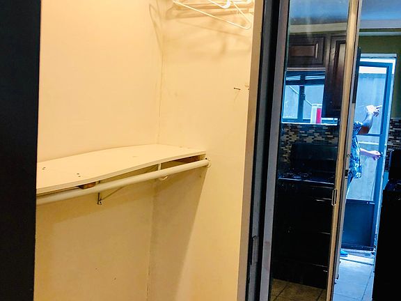 4th image of 358 Taylor Ave #2