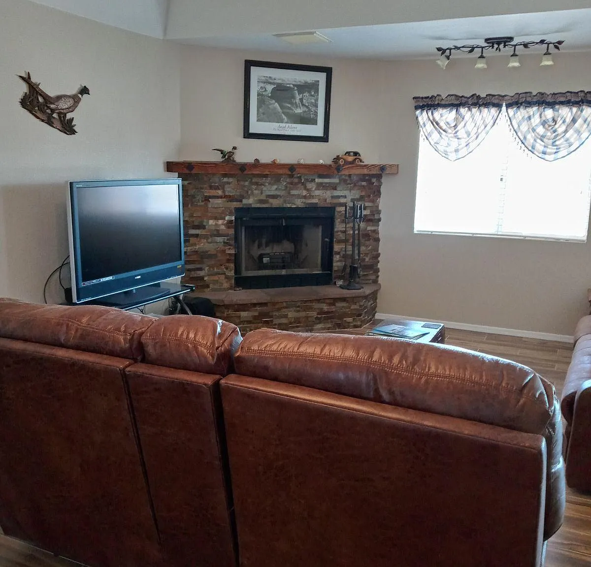 3 bed, 1790 sqft, $2,100 — Photo 2