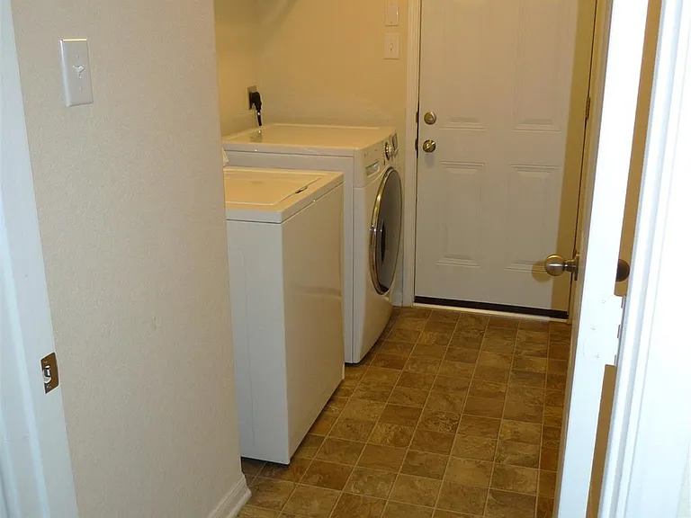 3335 View Valley Trl — Photo 20