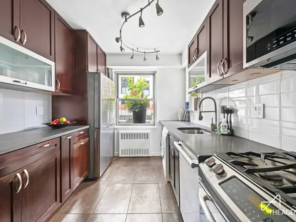 136 East 56th Street 14C image 2 of 7