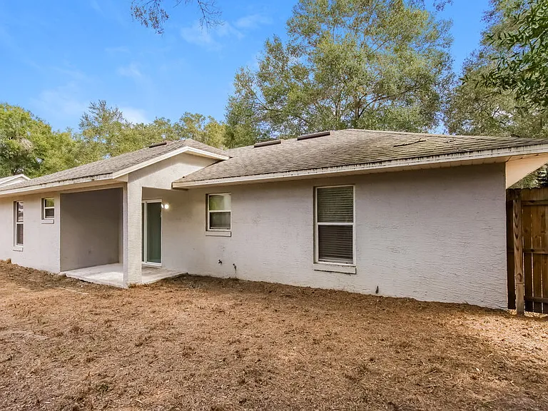 206 Howard Ct — Photo 16