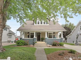 119 W Cherry Ave, Zeeland, MI 49464