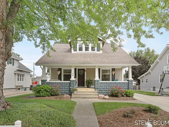 119 W Cherry Ave, Zeeland, MI 49464