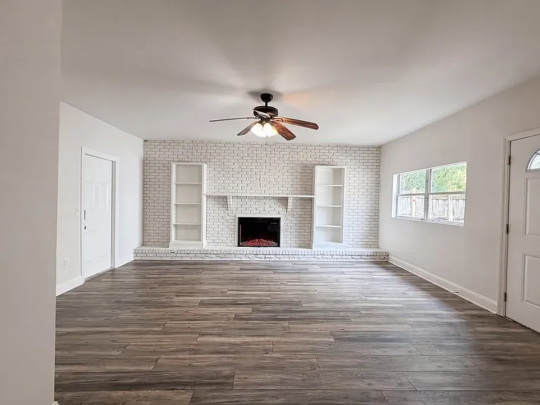 7012 Thurston Rd — Photo 1