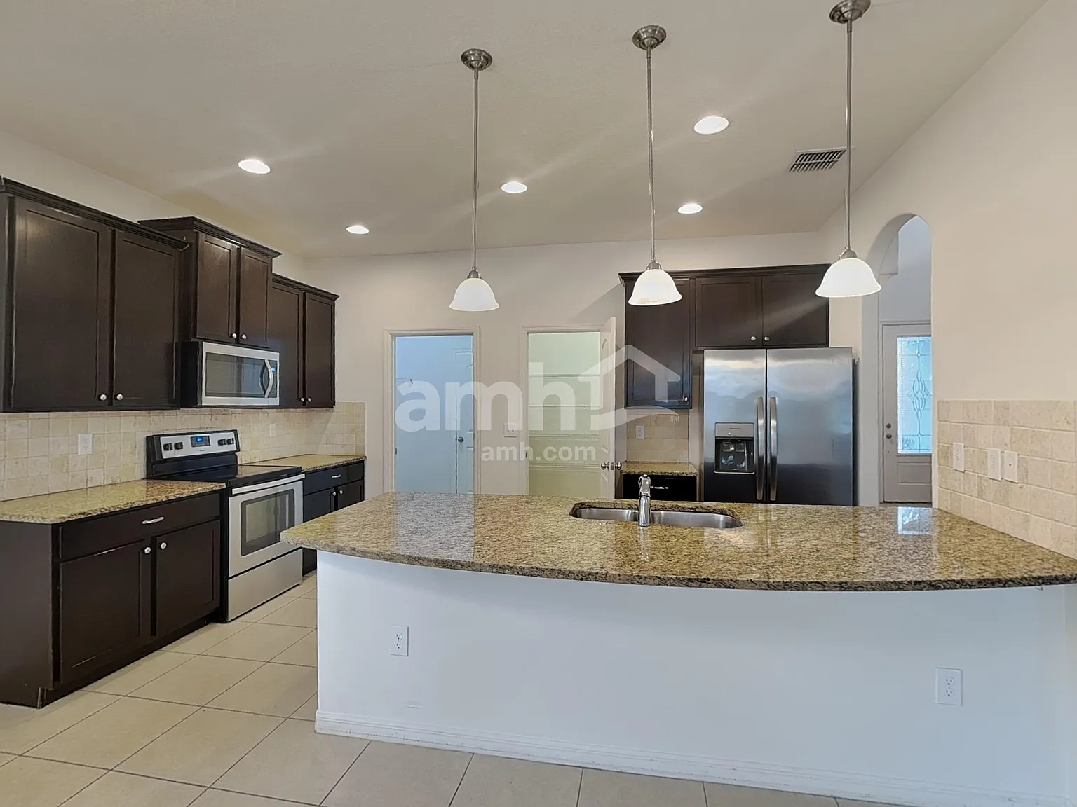 5 bed, 2.5 bath, 2595 sqft, $2,865 — Photo 4