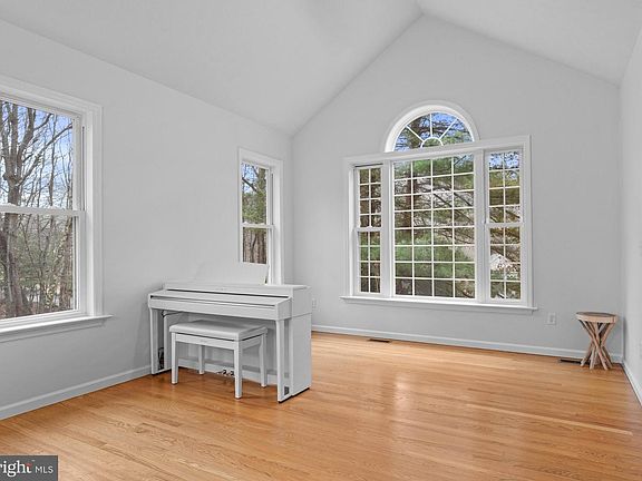 5th image of 190 Michael Rd