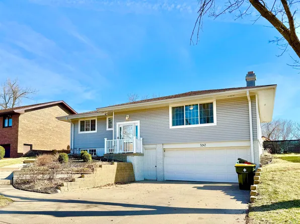 3242 Cheyenne Blvd, Sioux City, IA 51104