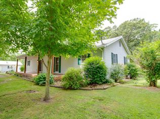 16621 Windy Hill Rd, Staunton, IL 62088