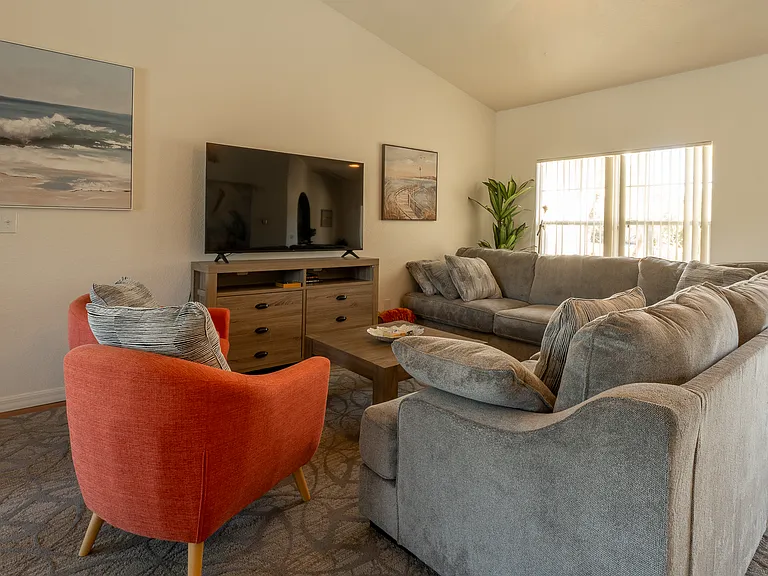 4728 SW 24th Ave — Photo 7