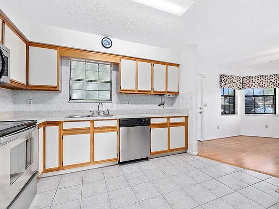3rd image of 187 SE Rosewood Cir