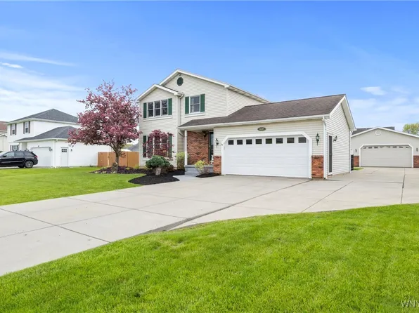 2630 Ferchen St, Niagara Falls, NY 14304