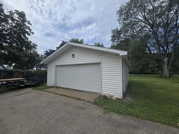 3rd image of 206 N Black River STREET