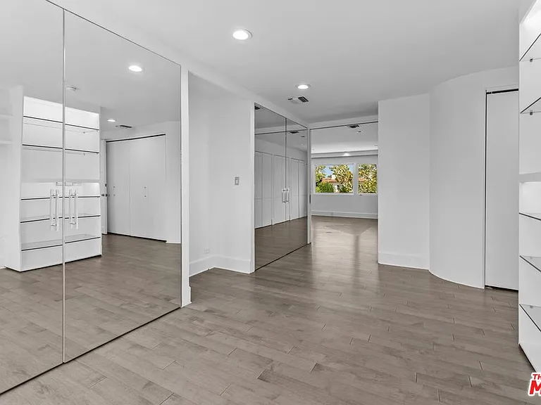 305 S Bedford Dr — Photo 20