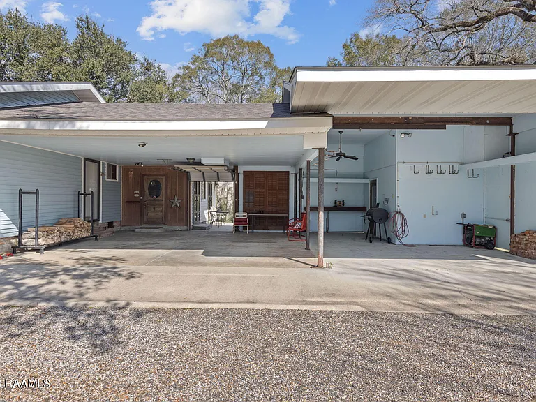 411 Wiggins Rd — Photo 29