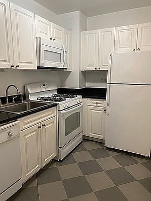 4th image of 232 E 63rd St #327