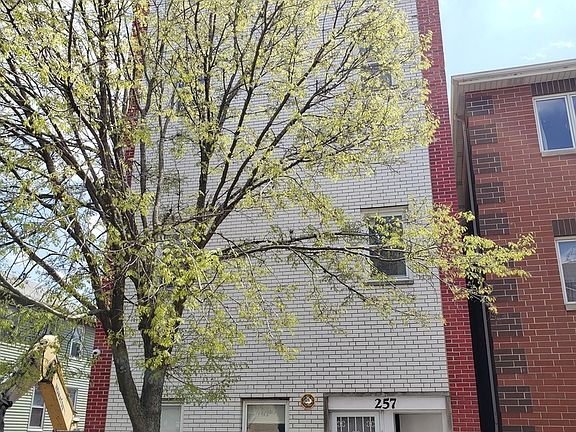 2nd image of 257 W 22nd Pl #1R
