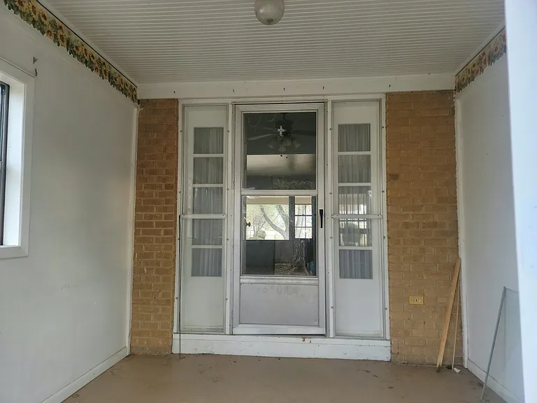 2109 S Parkwood Ln — Photo 3
