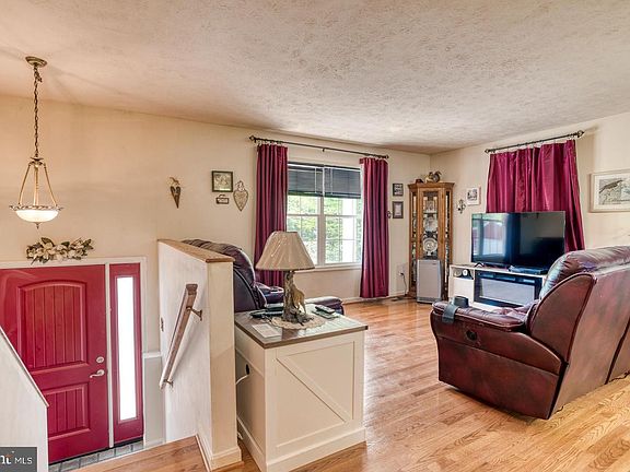 4th image of 8427 Tall Oak Dr