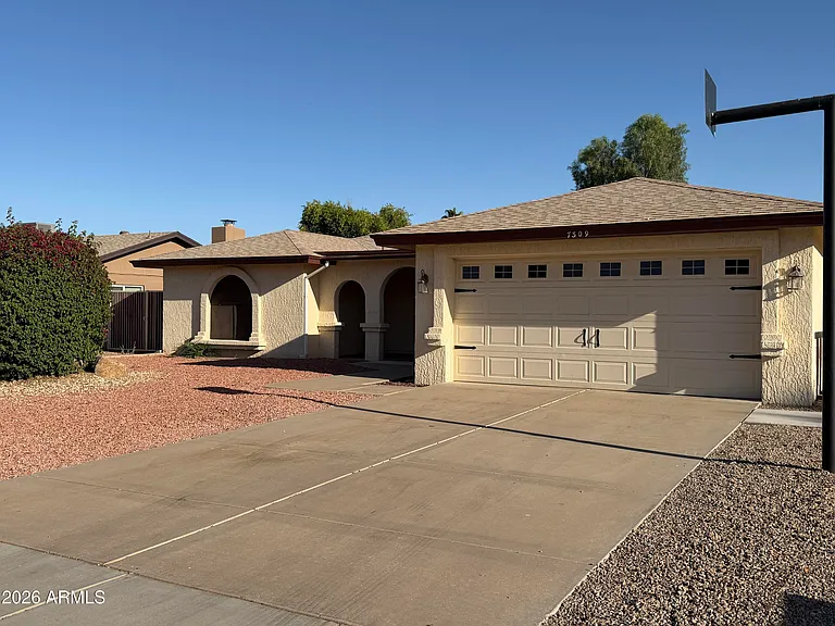 7309 W Canterbury Dr — Photo 1