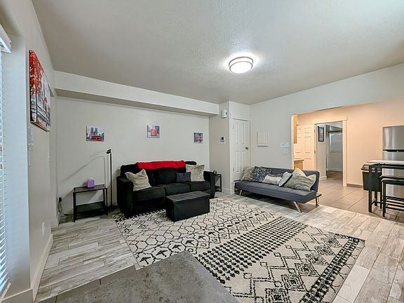 3rd image of 660 E Markea Ave #Id1071588p