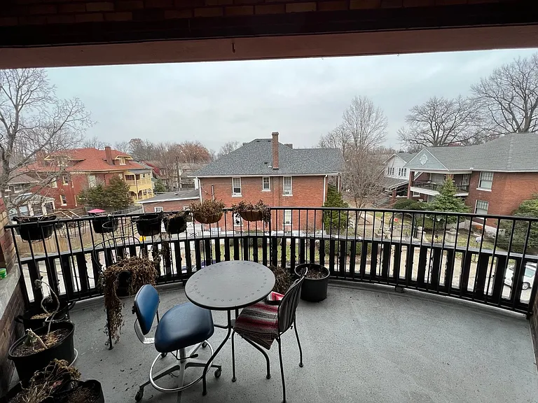 112 E Magnolia Ave — Photo 3