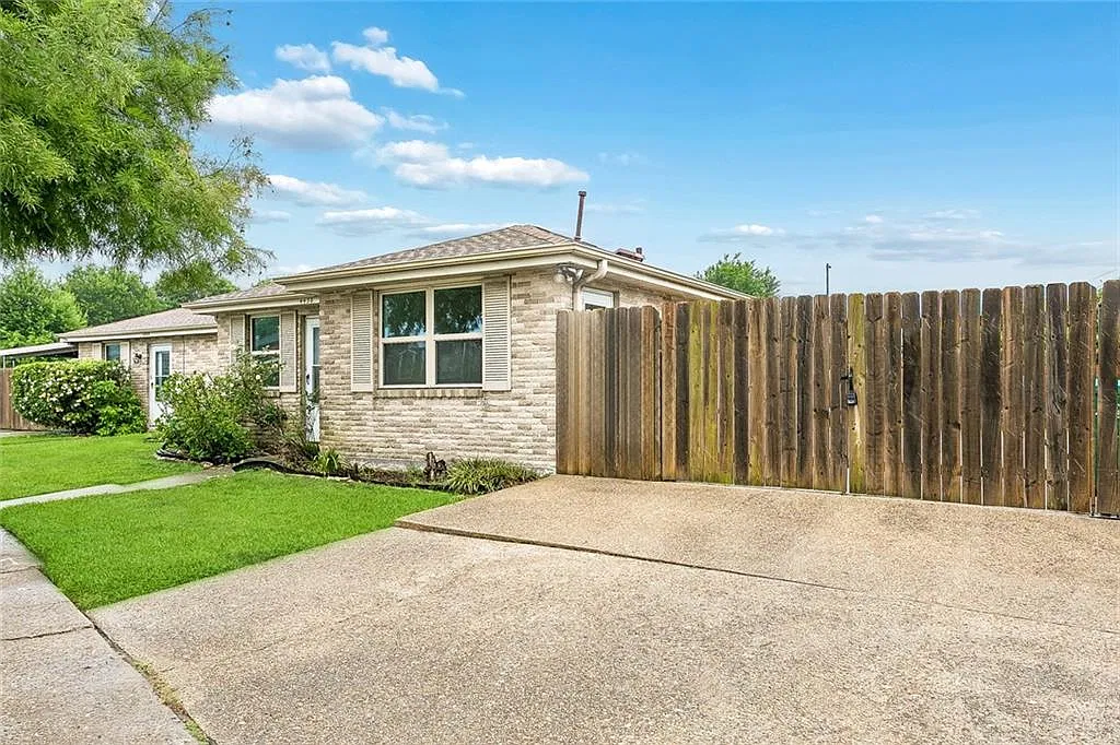 2 bed, 866 sqft, $1,500 — Photo 2