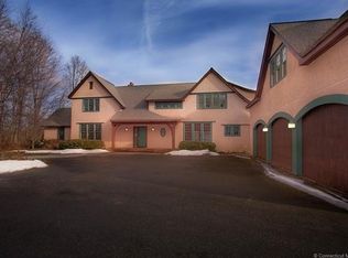 25 Day School Dr, Middlefield, CT 06455