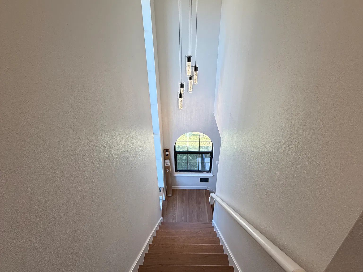 3 bed, 2.5 bath, 1831 sqft, $3,950 — Photo 4