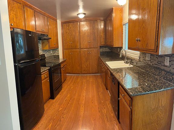 2nd image of 2420 E 5th St APT 6