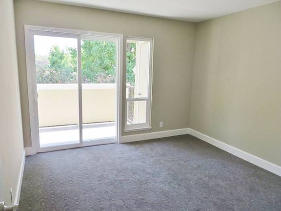 Upper Deck Off Second Bed