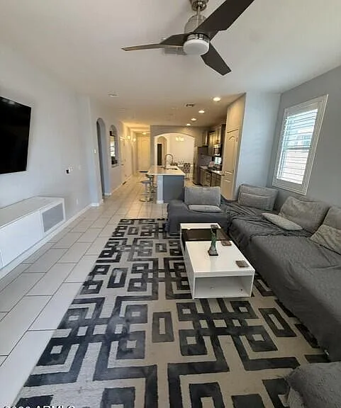 1701 N Hillcrest — Photo 9