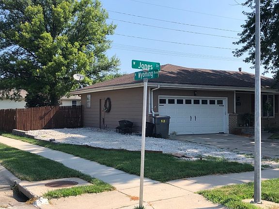 3rd image of 1212 Jones Dr