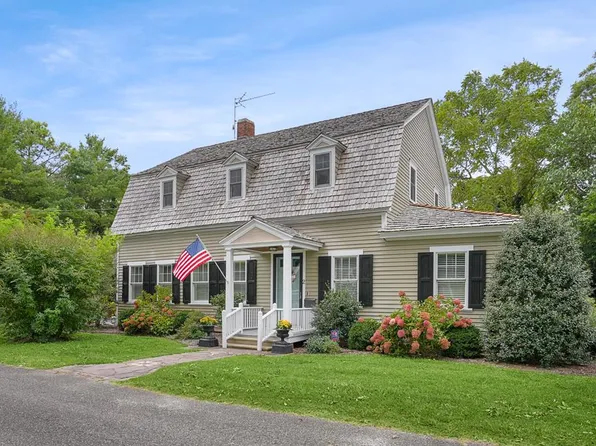 2 South St, Onancock, VA 23417