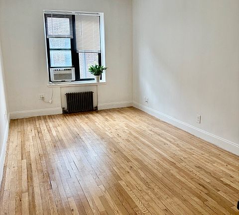 3rd image of 312 W 23rd St APT 3L