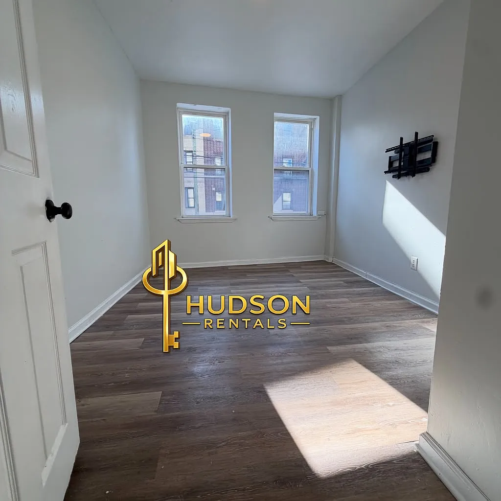 2 bed, 1.5 bath, 800 sqft, $2,300 — Photo 2