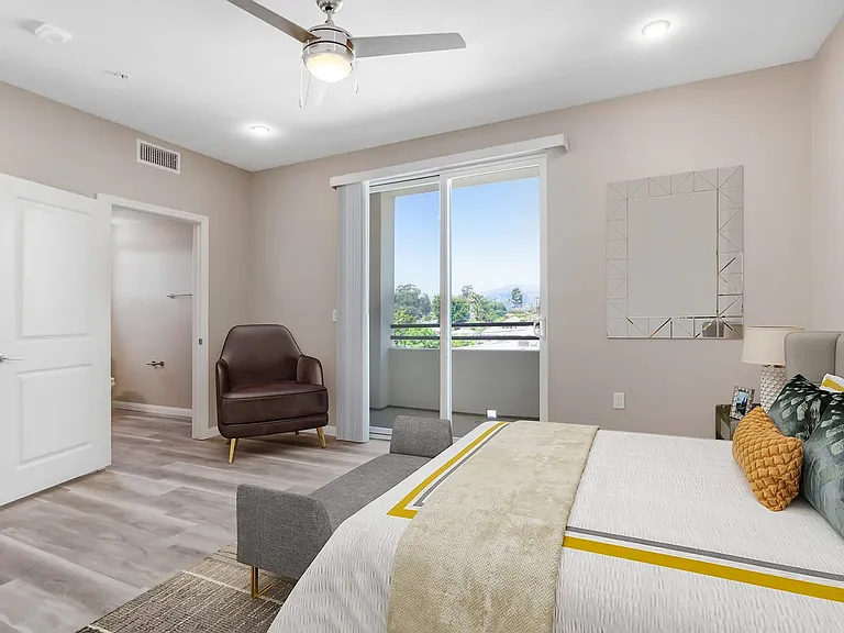 JB Center Apartments — Photo 10