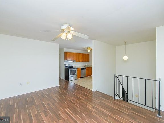 3rd image of 115 Roosevelt Ave