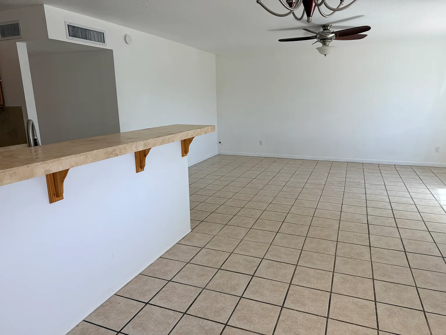 3 bed, 1188 sqft, $1,700 — Photo 3