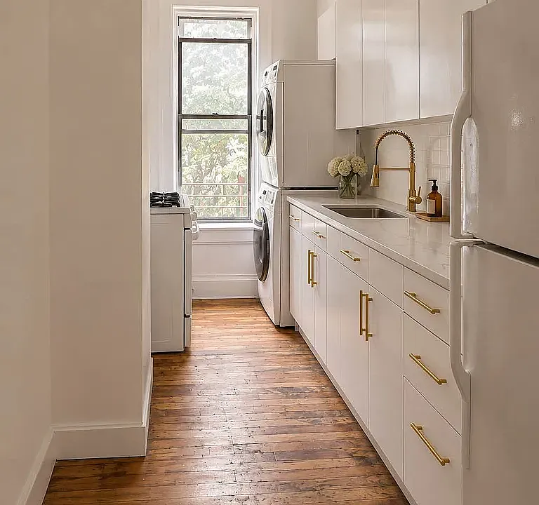 208 Broadway #5