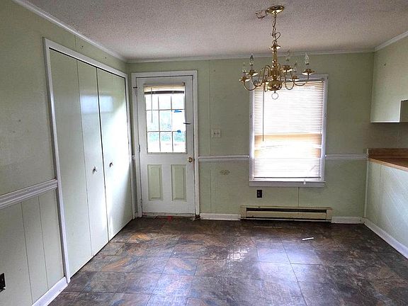 5th image of 511 W 8th St