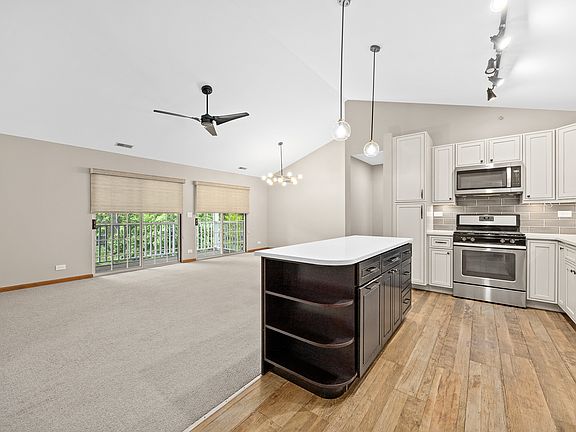 5th image of 5S560 Paxton Dr #2H