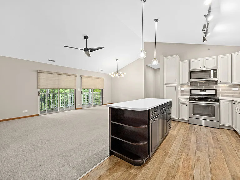 5S560 Paxton Dr #2H — Photo 5
