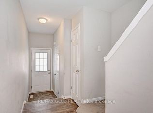 50 Pinnacle Dr #35, Kitchener, ON N2P 0H8