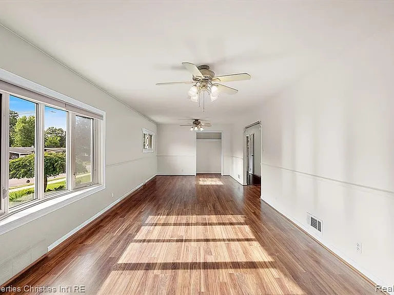 735 Novi St — Photo 6