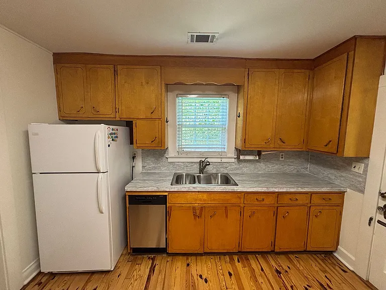 915 Brandon Ave — Photo 10