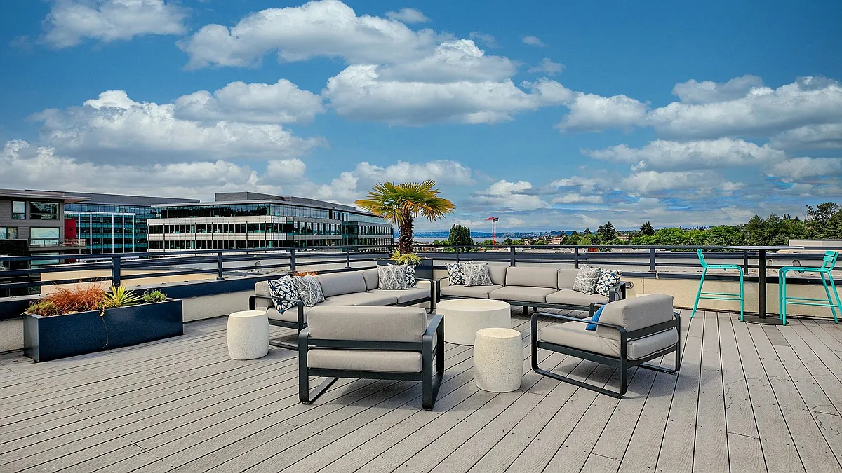 Rooftop veranda with spectacular views of the Olympics - Tera Apartments