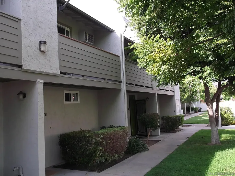 417 N Citrus Ave #18