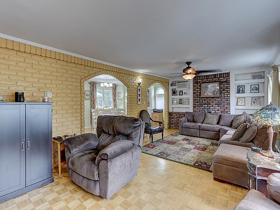5th image of 206 N Hickory St
