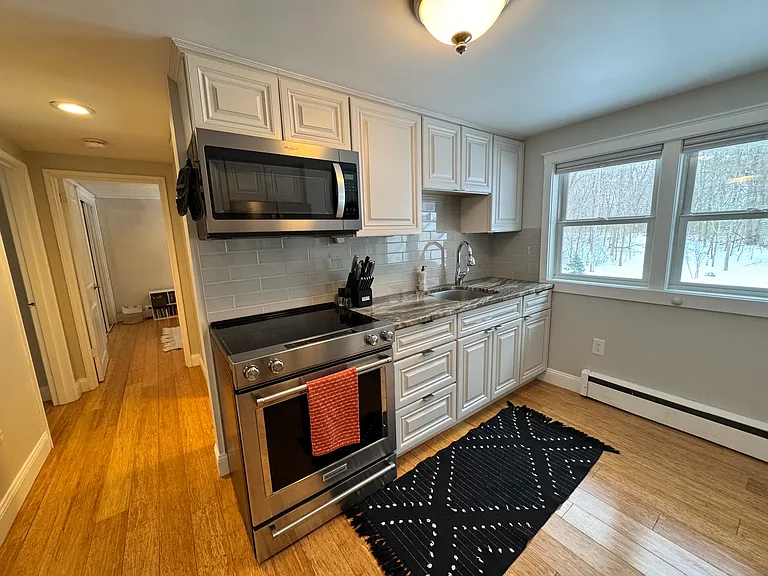89 Portsmouth Ave — Photo 7