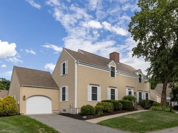 10 Martingale Ln Unit 10, Andover, MA 01810